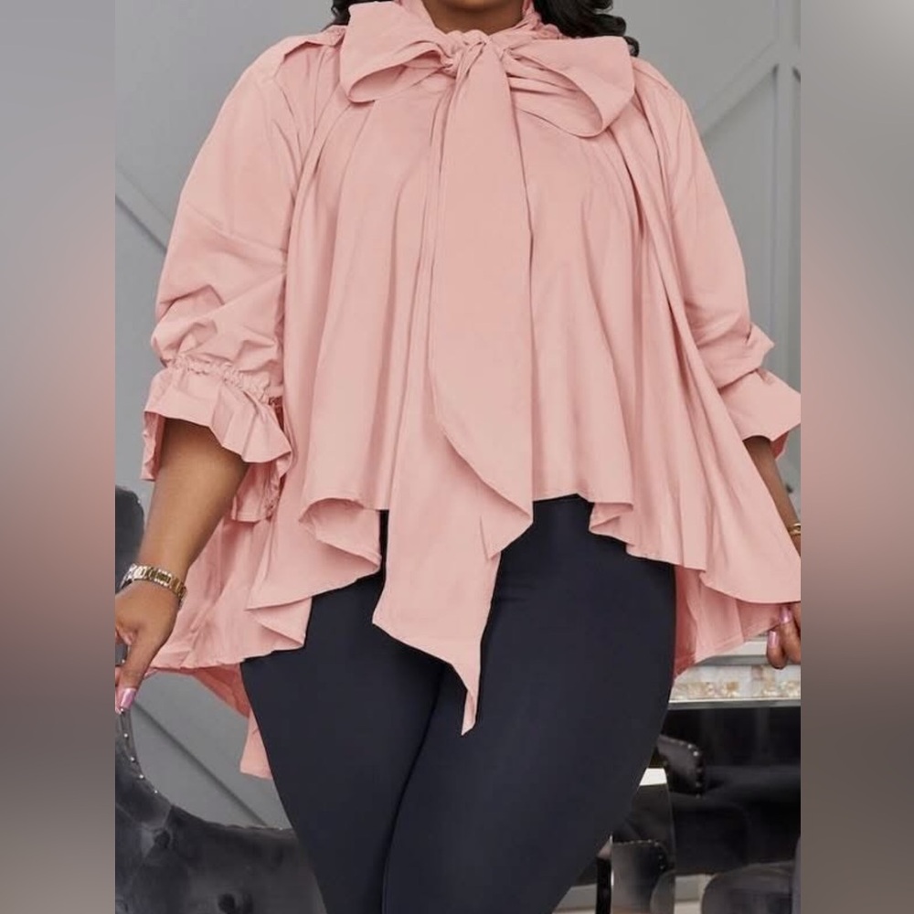 CURVY GIRL ALERT ~ High/Low Zippered top. Perfect with jeans your cute leggings.